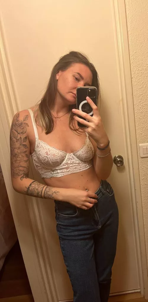 Wanting people to jerk off onto my pussy qualifies me for this sub, doesn't it?