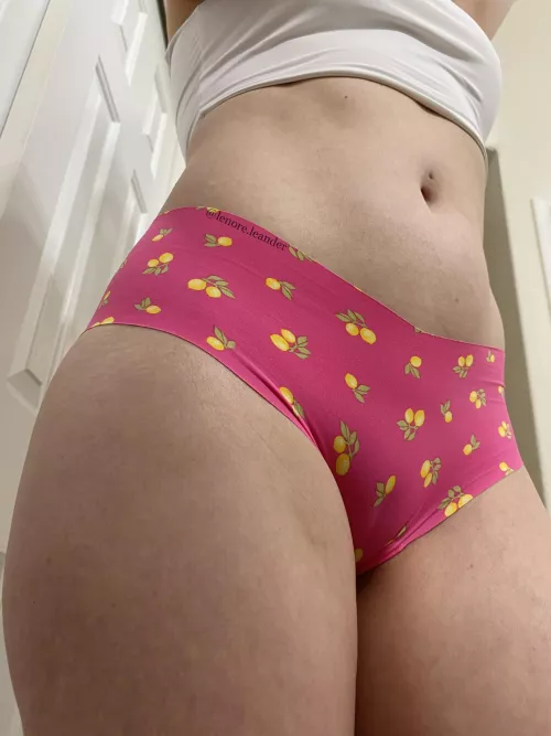 When Victoria’s Secret gives you lemons, take cameltoe pics 💁🏻‍♀️🍋 [selling] [discreet]