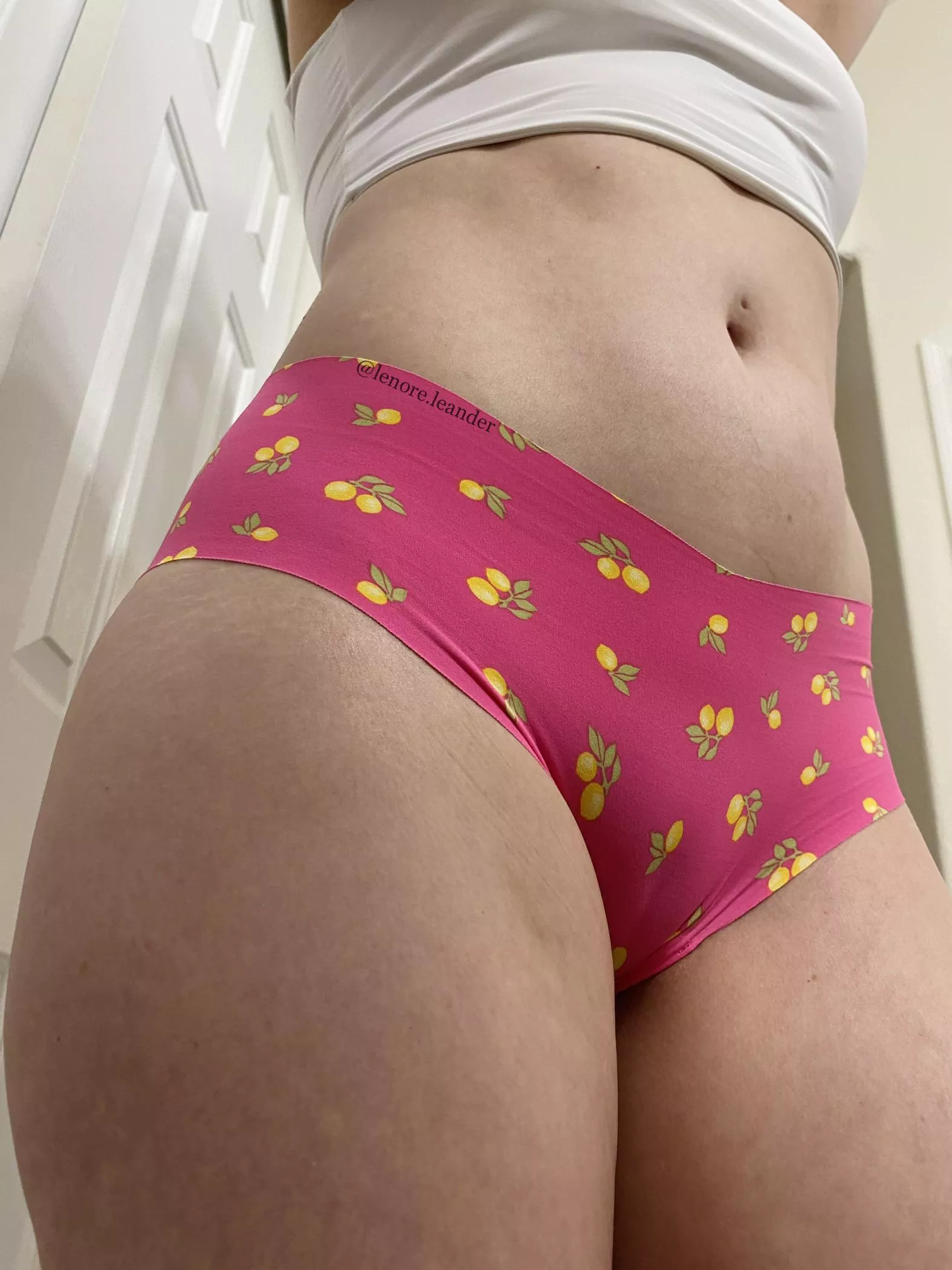 When Victoria’s Secret gives you lemons, take cameltoe pics 💁🏻‍♀️🍋 [selling] [discreet]