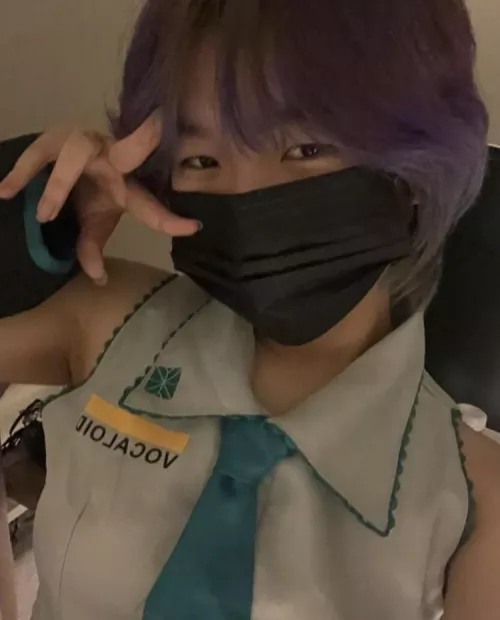 Who do you think i’m cosplaying as?