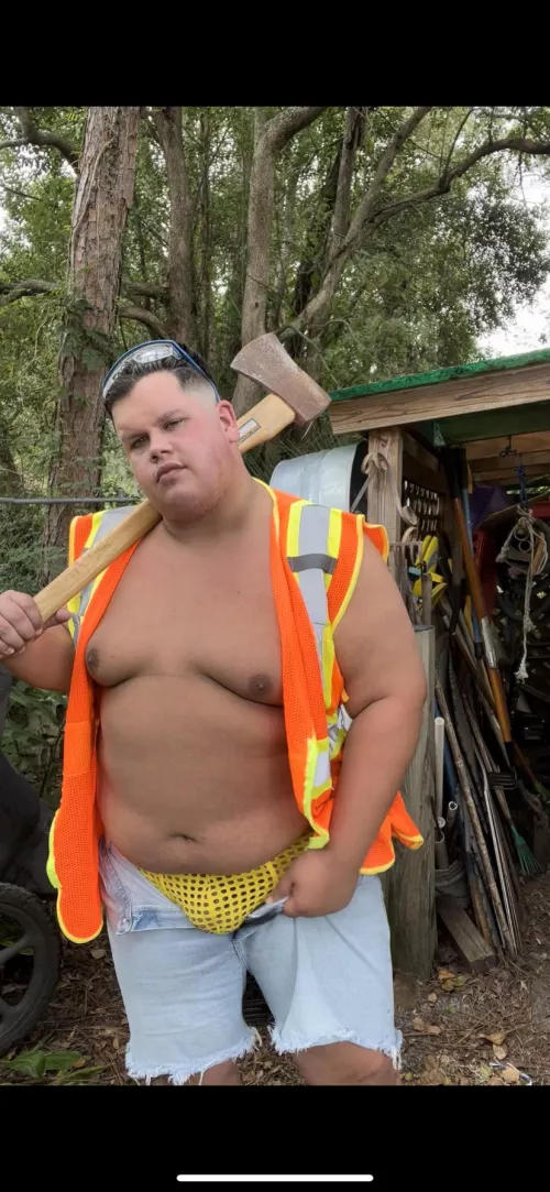 Who loves seeing a chub hard at work 🥵