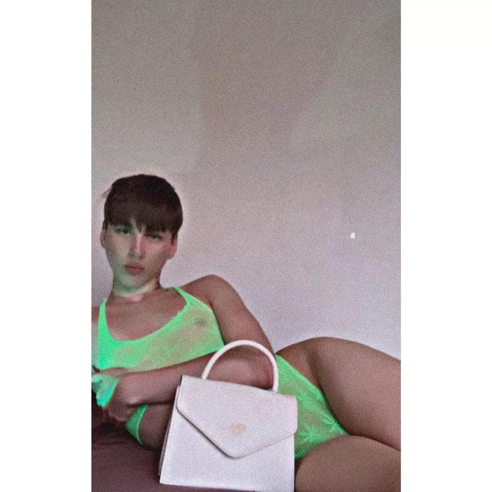 who wanna rip these fishnets 😝😋