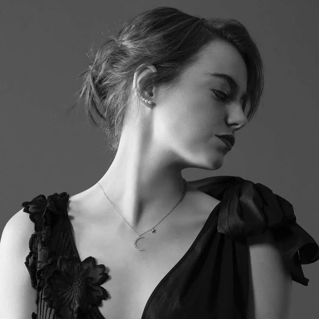 Who wants to watch me cum for Emma Stone or Emma Watson?