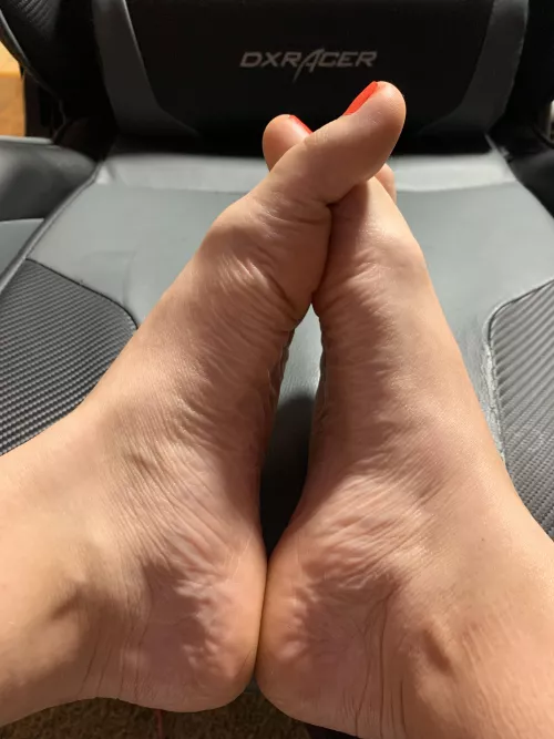 Will you keep my feet warm while you game?