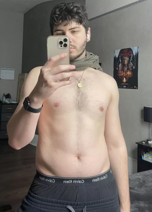 working on getting my six pack back!! but I kinda like this look 👀 what you think?