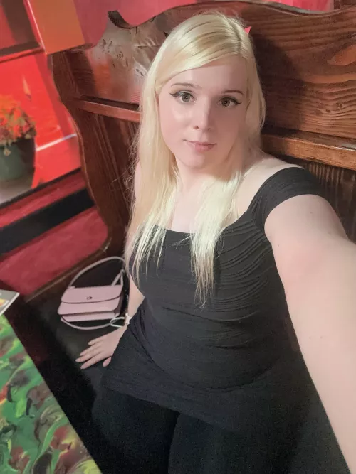 Would you take a very curvy femboy to dinner? 🥹