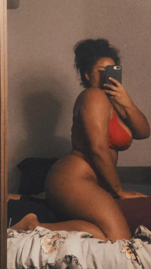 you feel me wiggle? i bet you wanna slip it in, but you can’t, right? because mommy’s told you no. so, what do you do for your mistress? that’s right, sit, stay, and open up sissy 👅