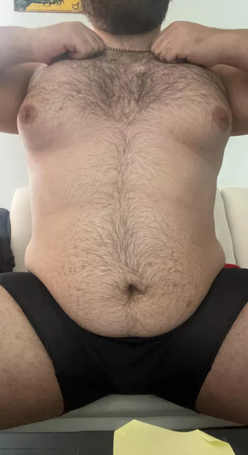 22, would love to chat with some sexy guys ;)