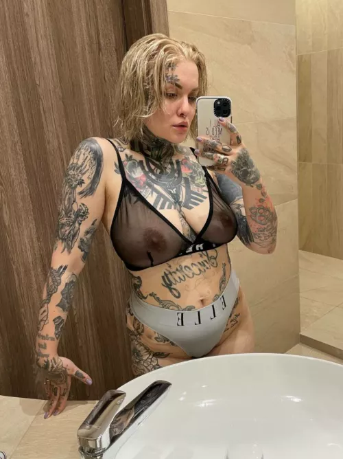 30 inked mom 🖤🧁