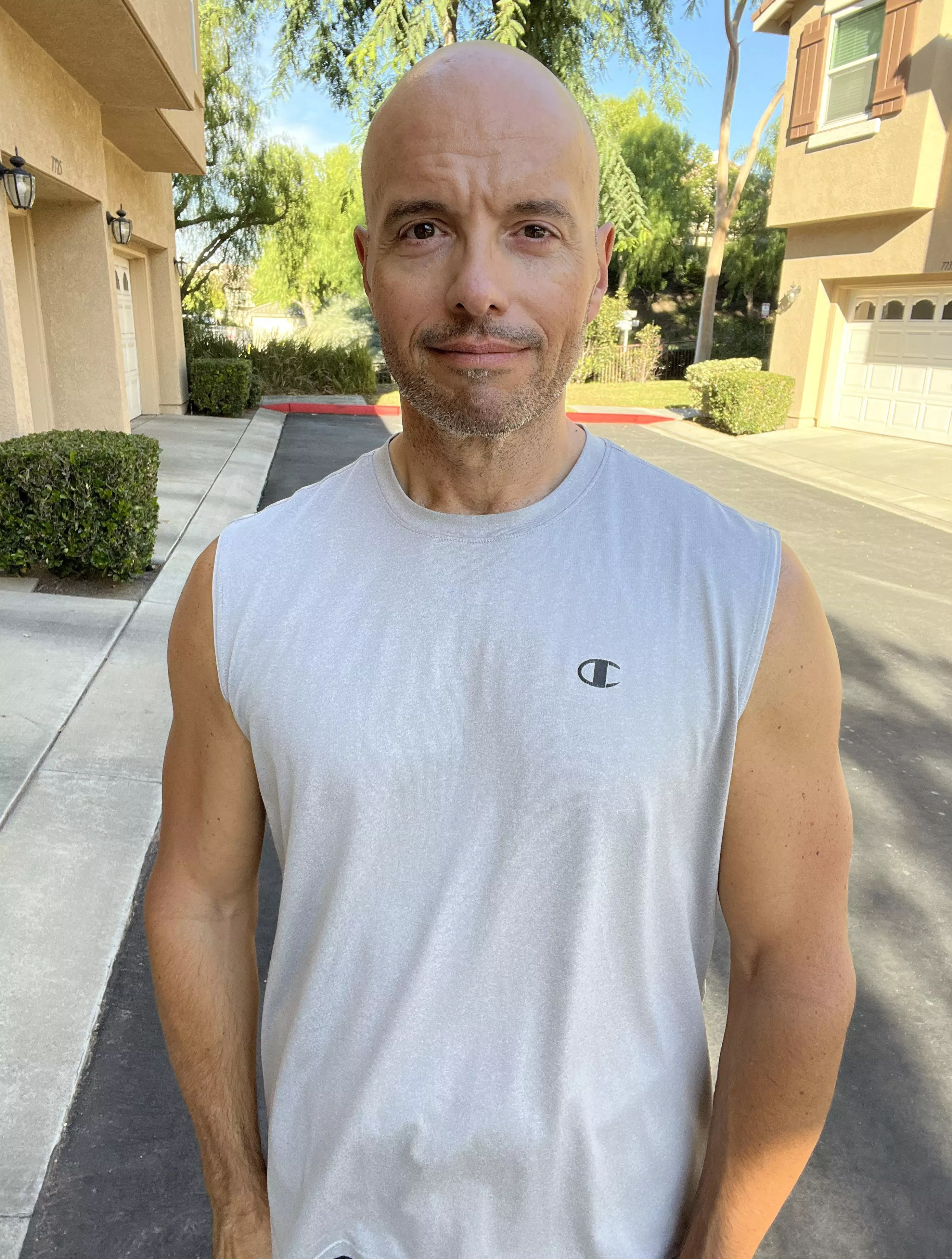 48M Orange County CA Fit Intelligent Professional Seeking to Serve Hotwifes