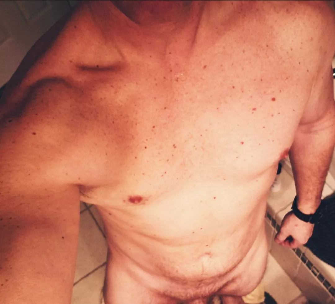 50M - Respectful athletic Bull with experience visiting the Longview/Kelso area looking for a Hotwife.