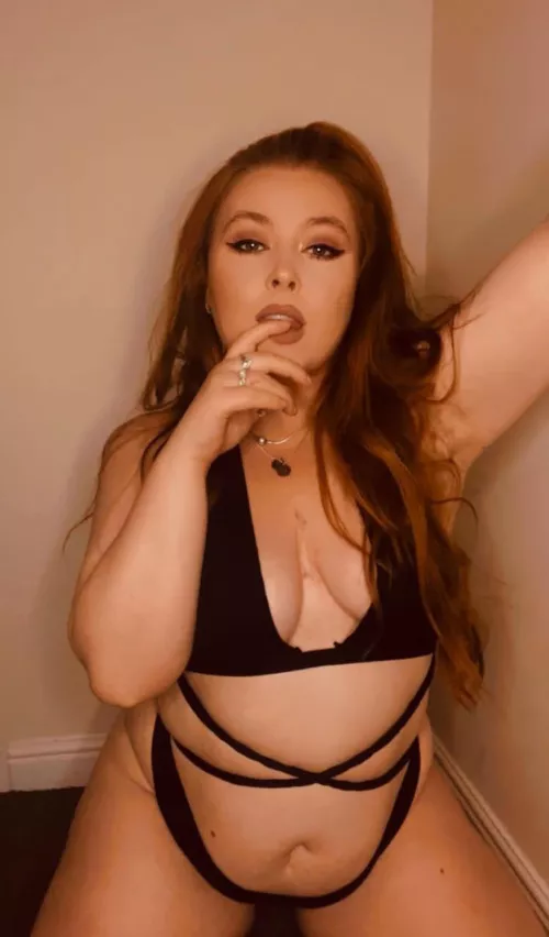 All alone tonight, who’s up for causing trouble 😈