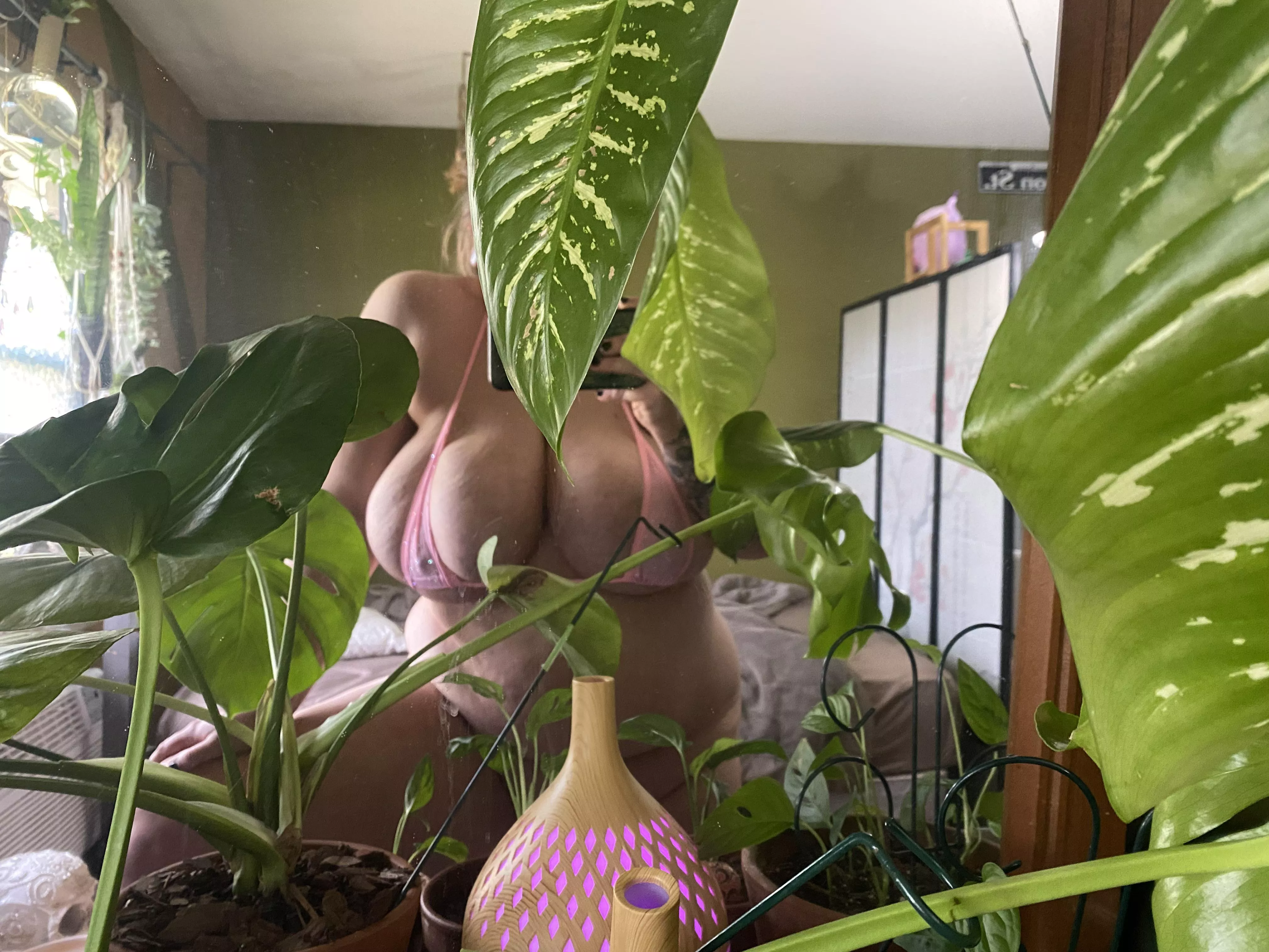 All dressed up to lounge around on this perfect Sunday 🤭