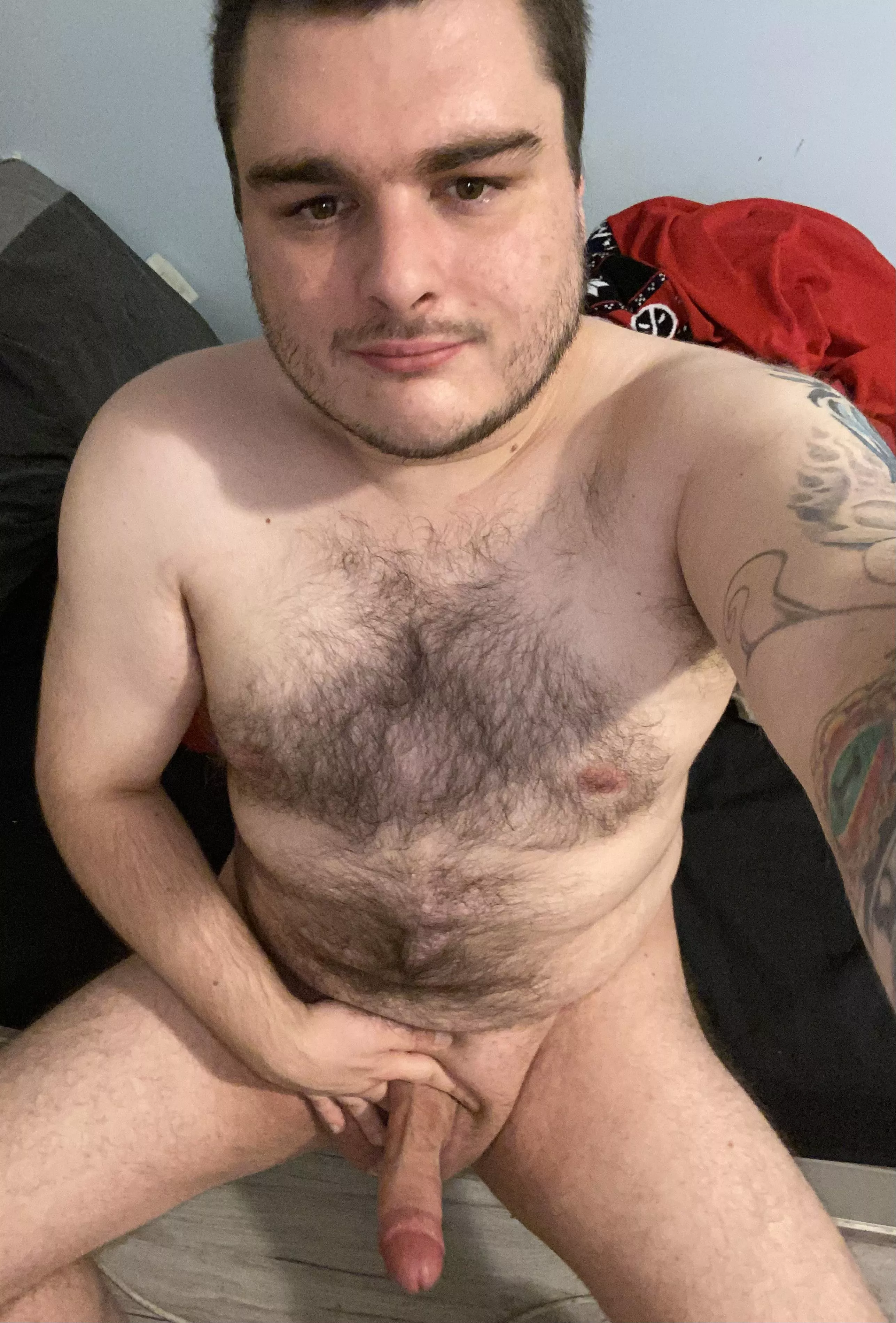 Any ladies like their men big (thicc) and hairy?