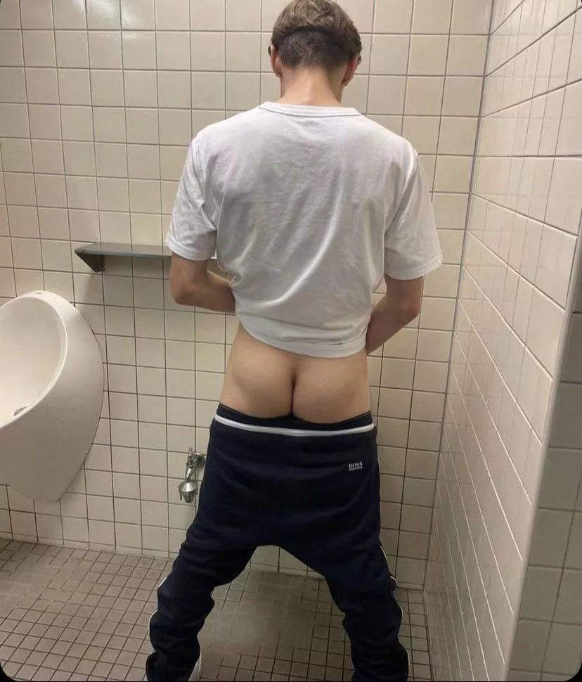 Anyone wanna spread these cheeks