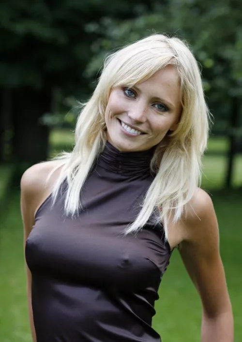 Blonde hair, blue eyes, and pokies