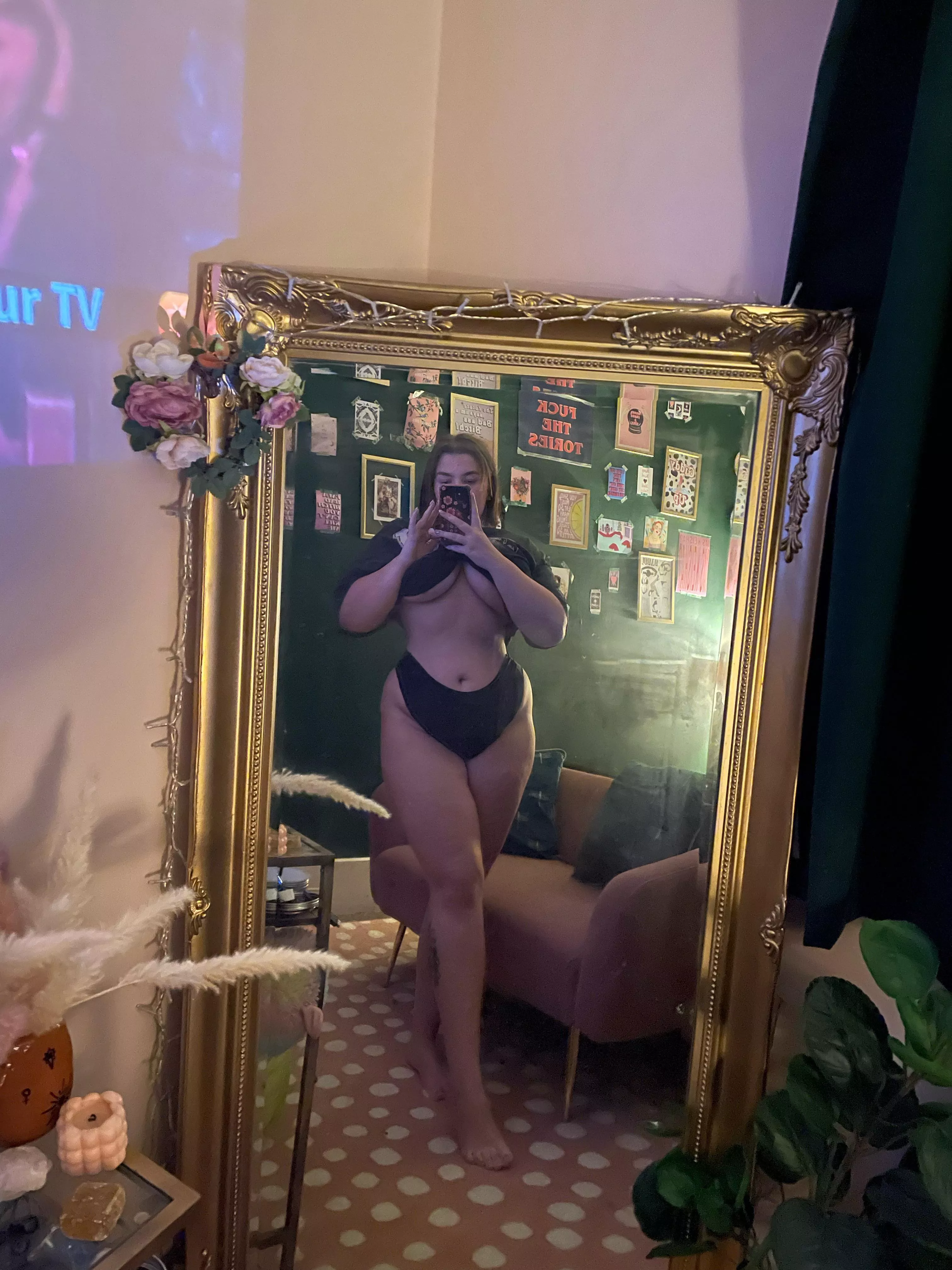 Come spend a lazy day with me 😈😈