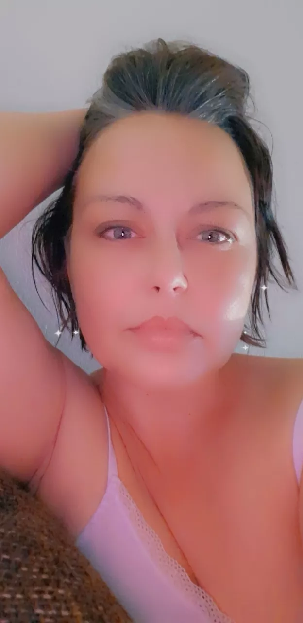 Cum on a toothbrush and brush your teeth.