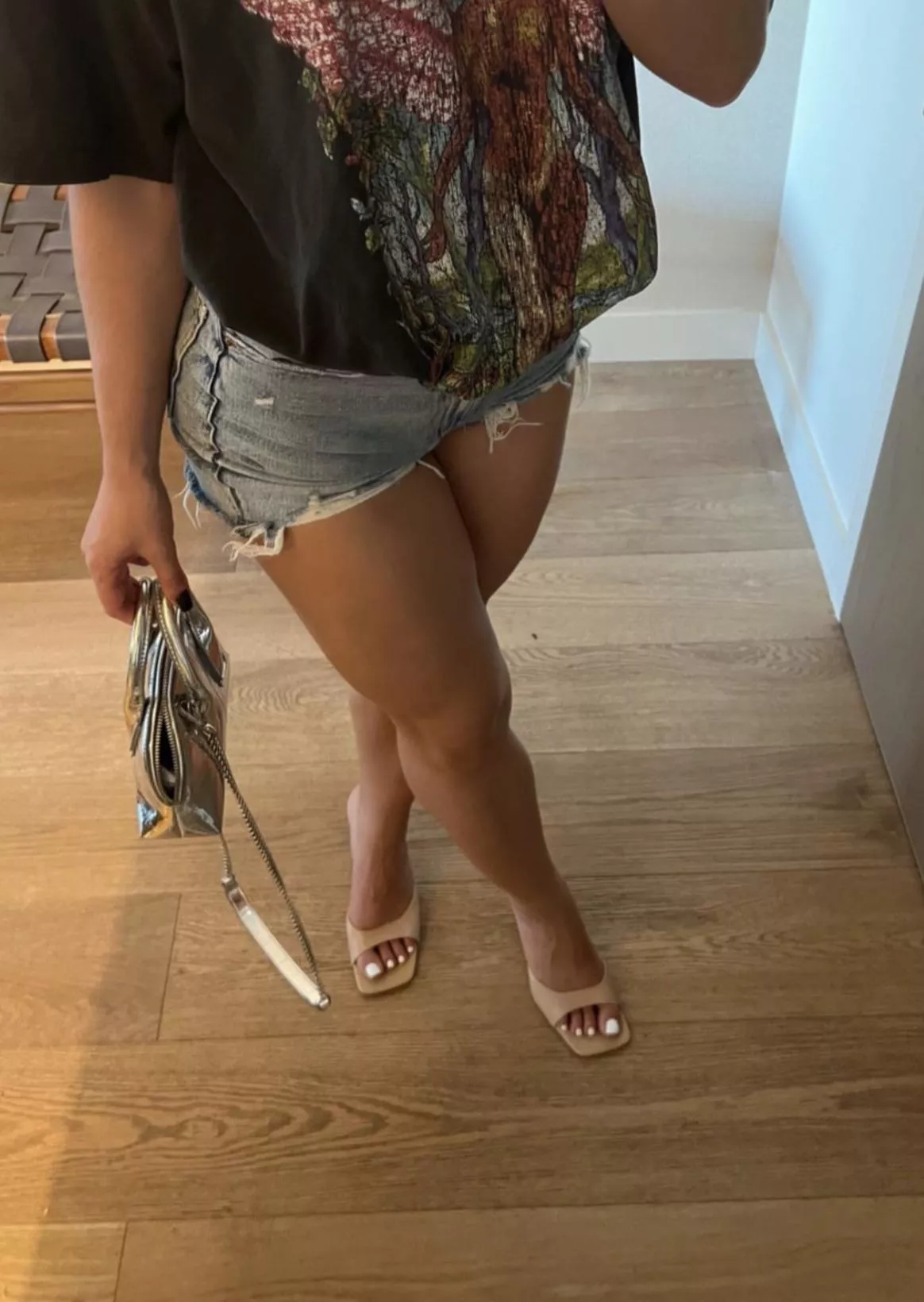 did you miss me and my sexy as fuck looking white toes ??!