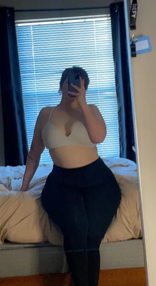 Do you like ass or boobs more? I got both 👀