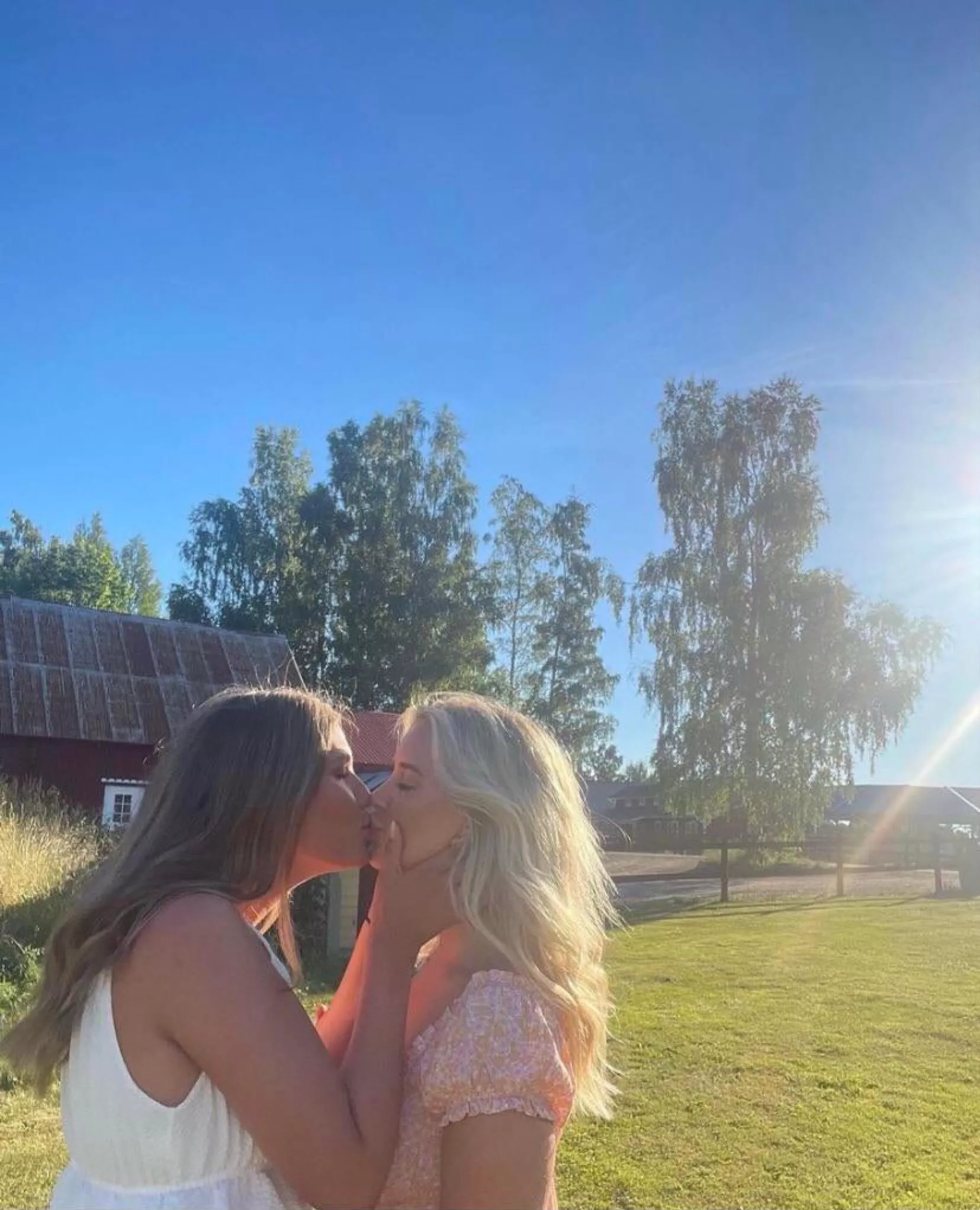 Farm girls (cr. u/HumorNo8202)