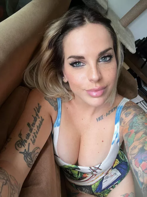 Going to the pool to enhance the freckles, you should join me