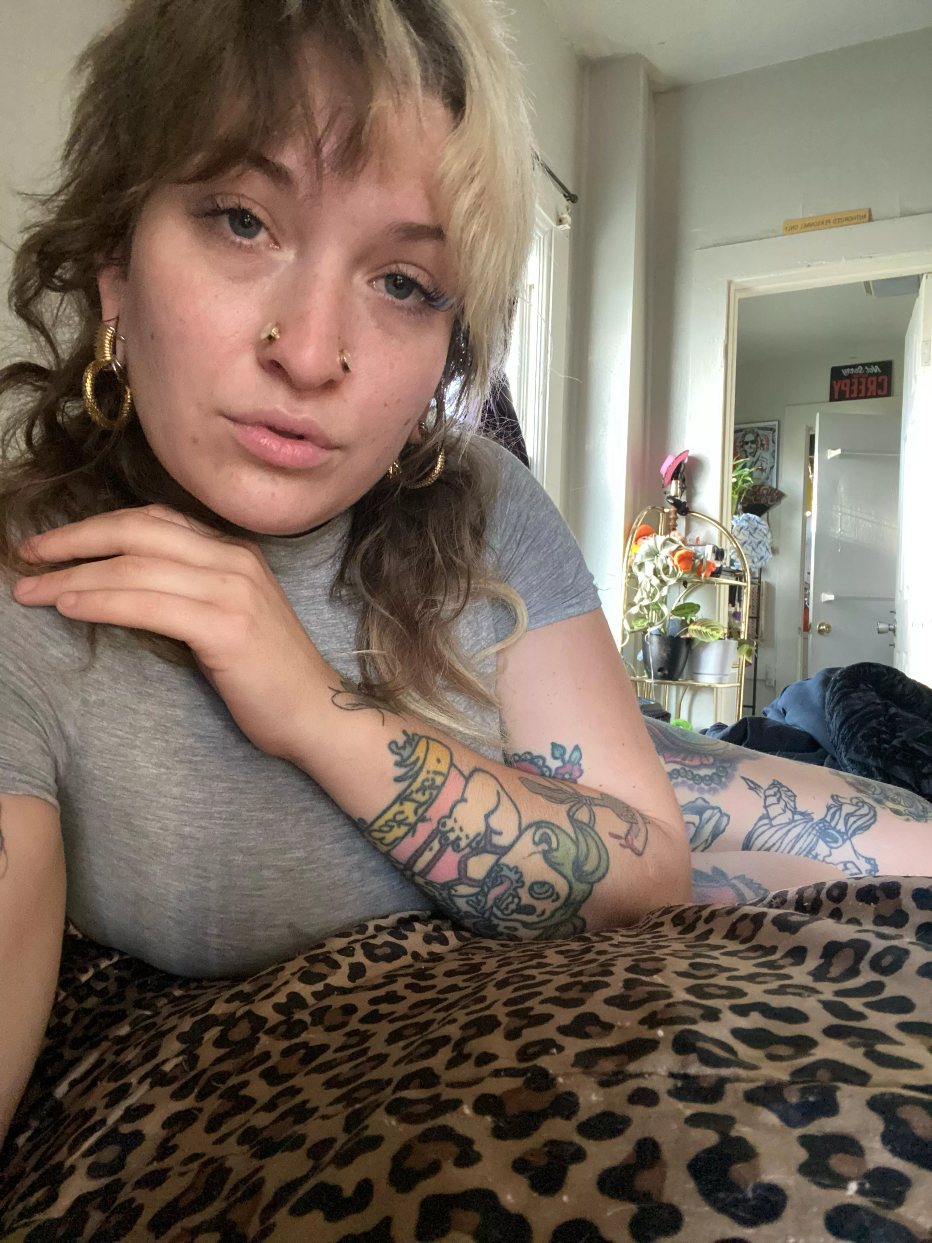 Good morning everyone 🖤 first post on here 🖤