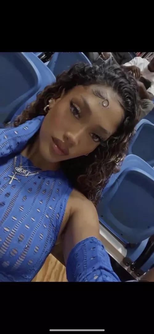 Got her armpit pic if anyone wants to jerk to it