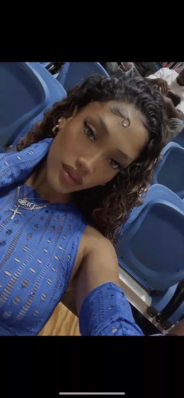 Got her armpit pic if anyone wants to jerk to it