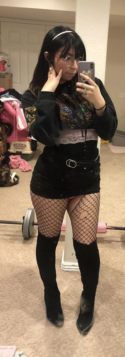 hi I’m a mercy main, let me pocket u >_o