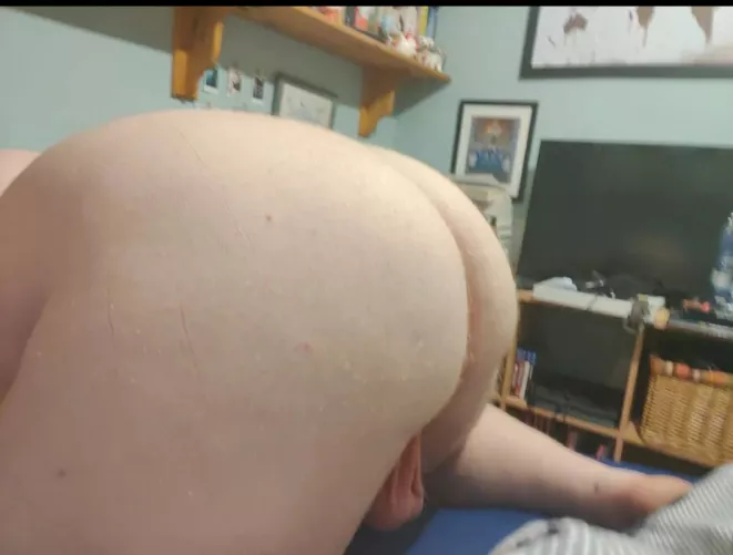 Home alone and waiting for someone to take advantage 😈😈