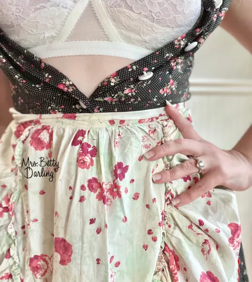 I bet my collection of 30+ vintage aprons can turn you on!