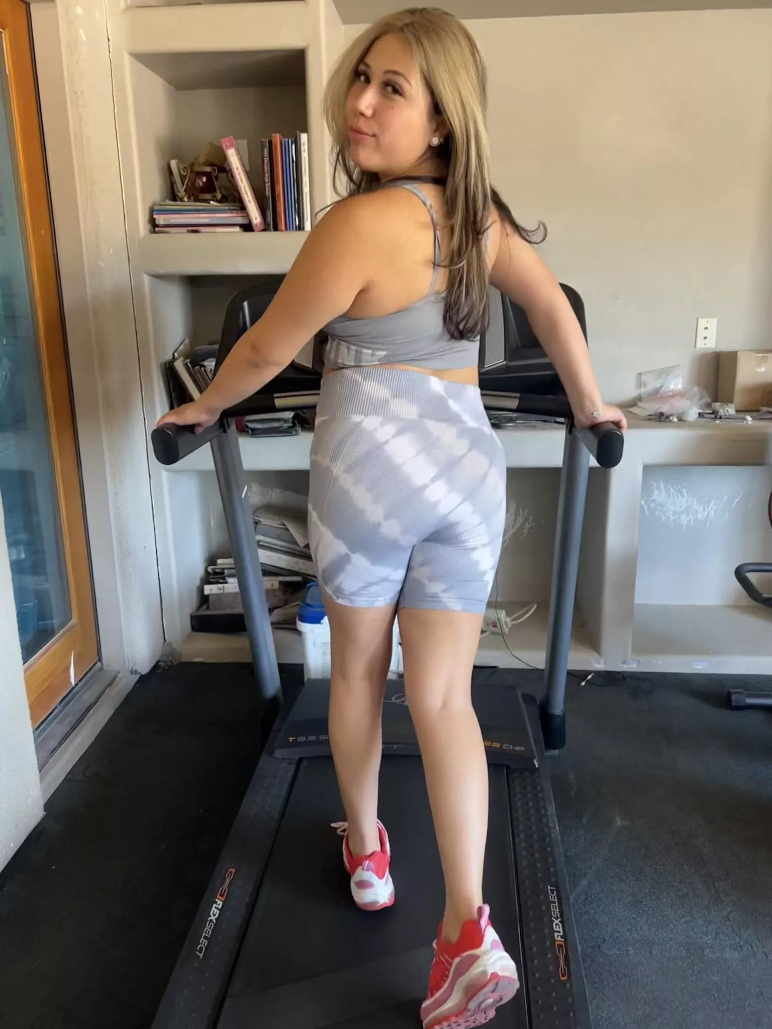 I work out for these buns ;)