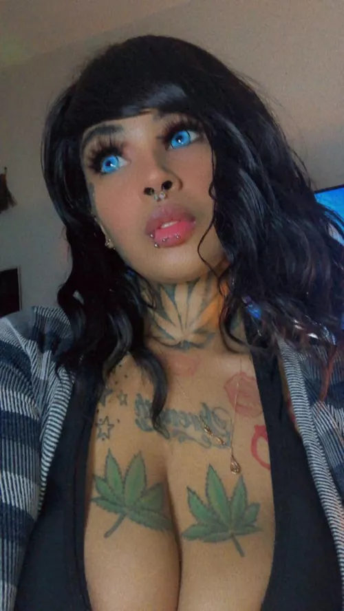 If I’m your type drop me a kiss emoji