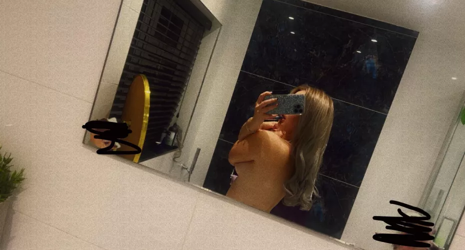 iphone mirror shot in a changing room