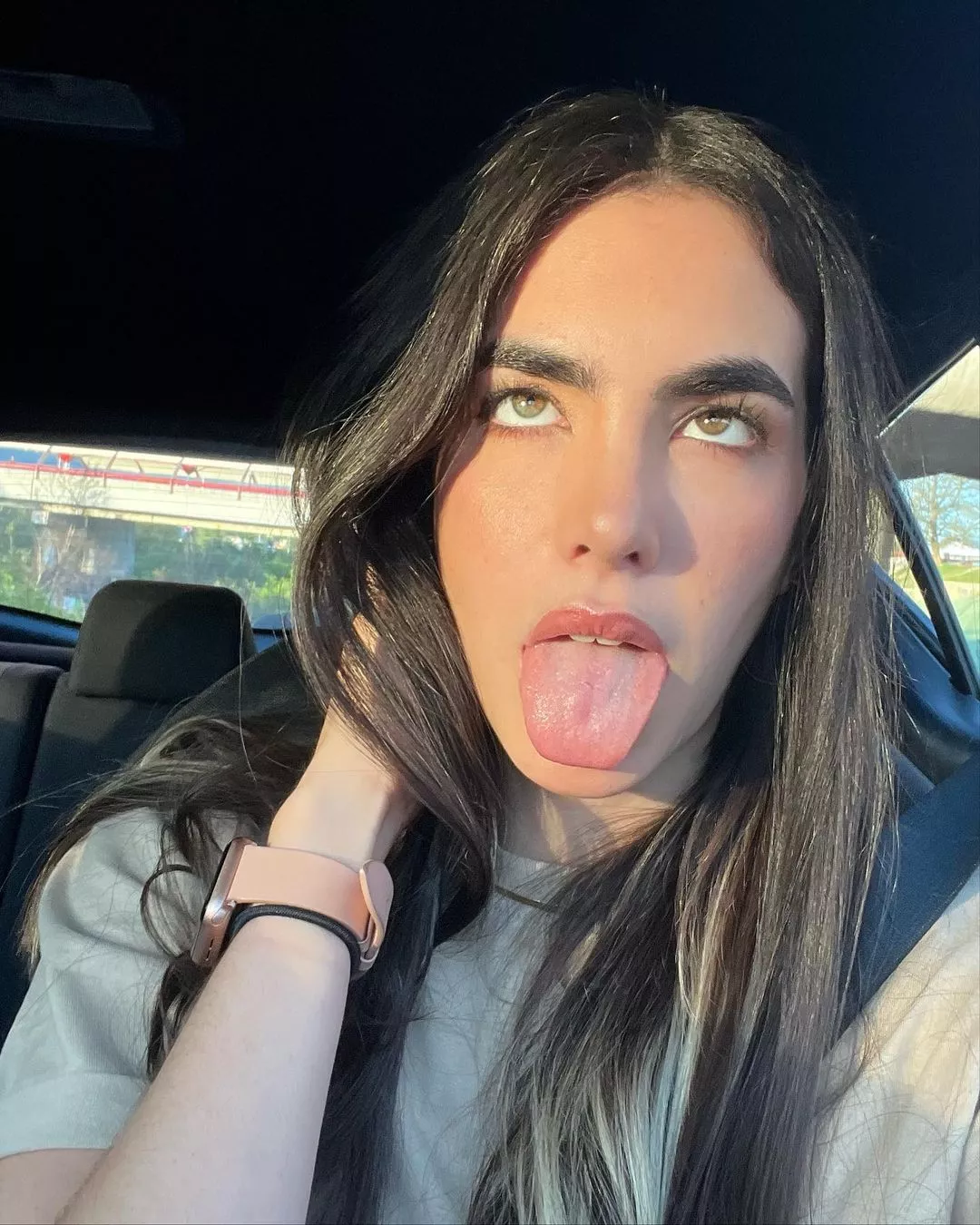 just a dumb slut, nothing else to see here.