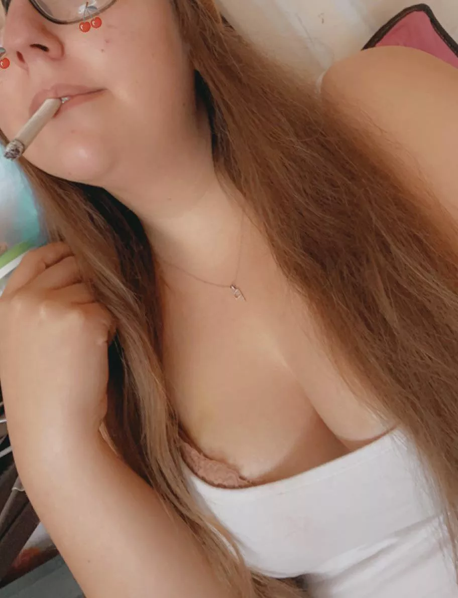 Just a lazy Sunday spent smoking 🚬