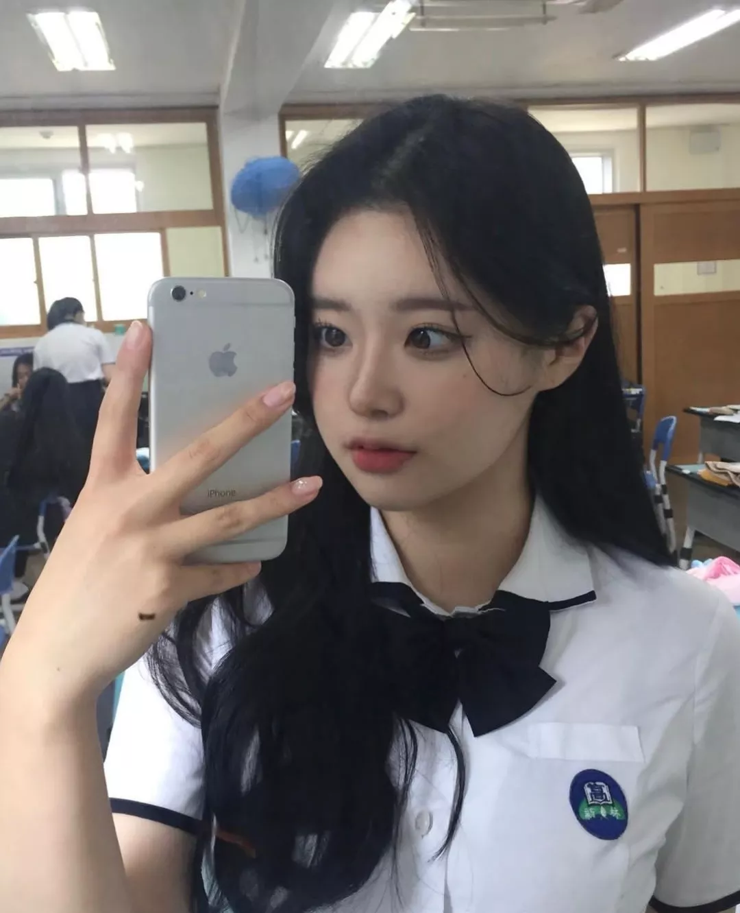 just a selfie of me in school 😌🏫