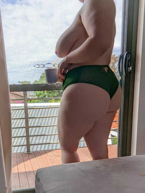 Just having my usual accidentally-flashing-the-neighbours Sunday 😇