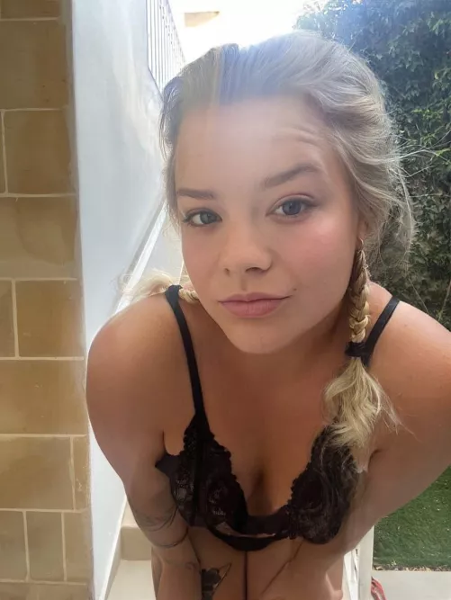 let me introduce myself with a cute little picture🥺