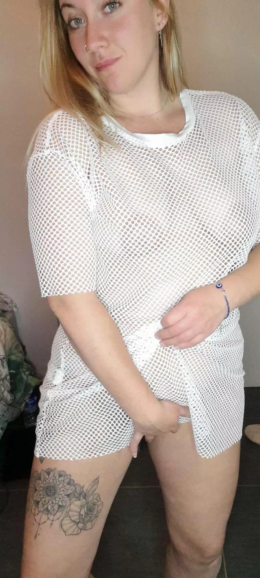 Let me wear this and warm up your husband please ! 🙈