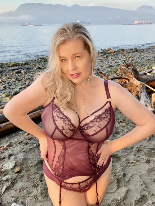 Mommy wants her tits fucked 💋