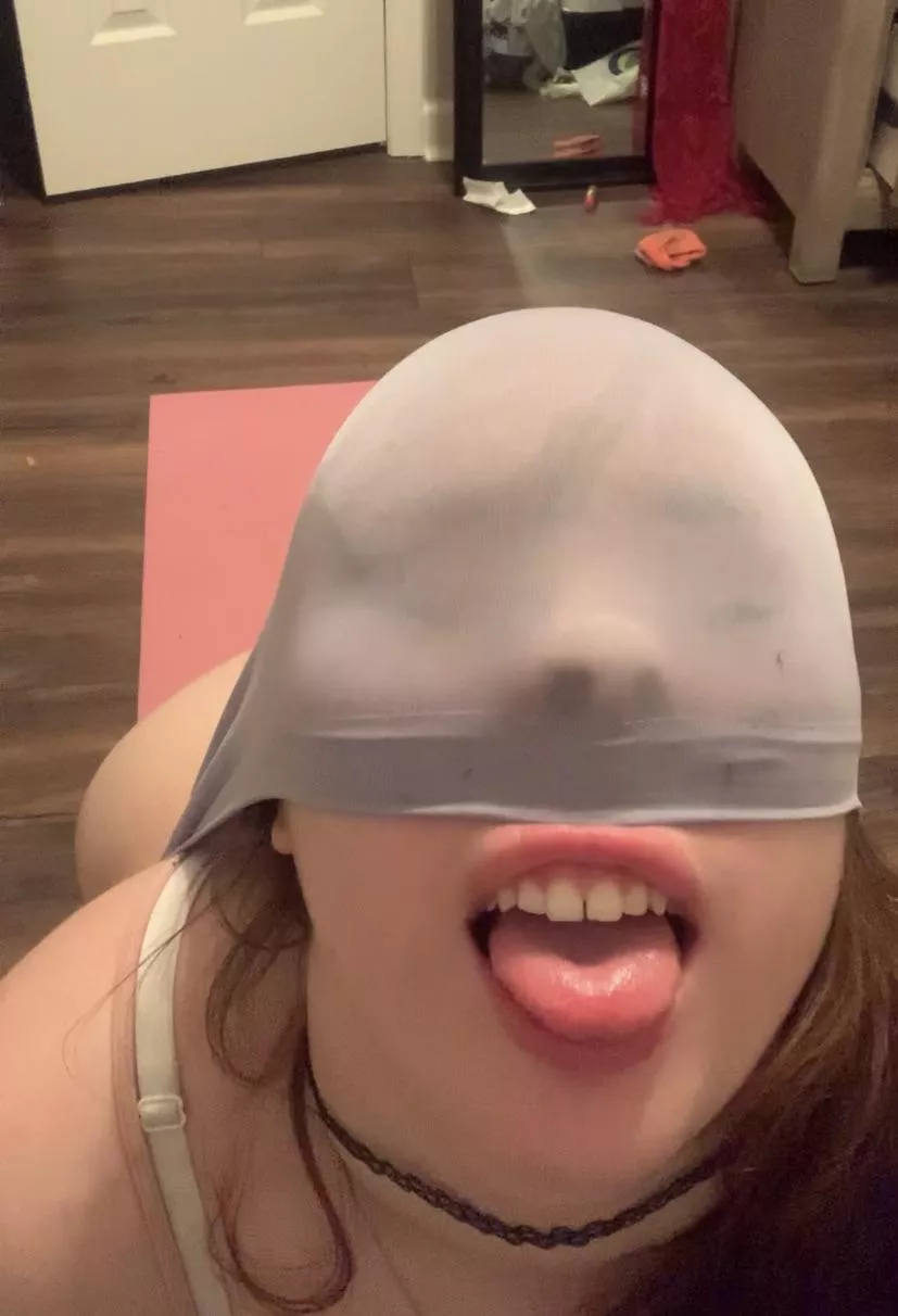 P.O.V: pathetic wedgie nerd looks up at you and begs for your 🍆🍆