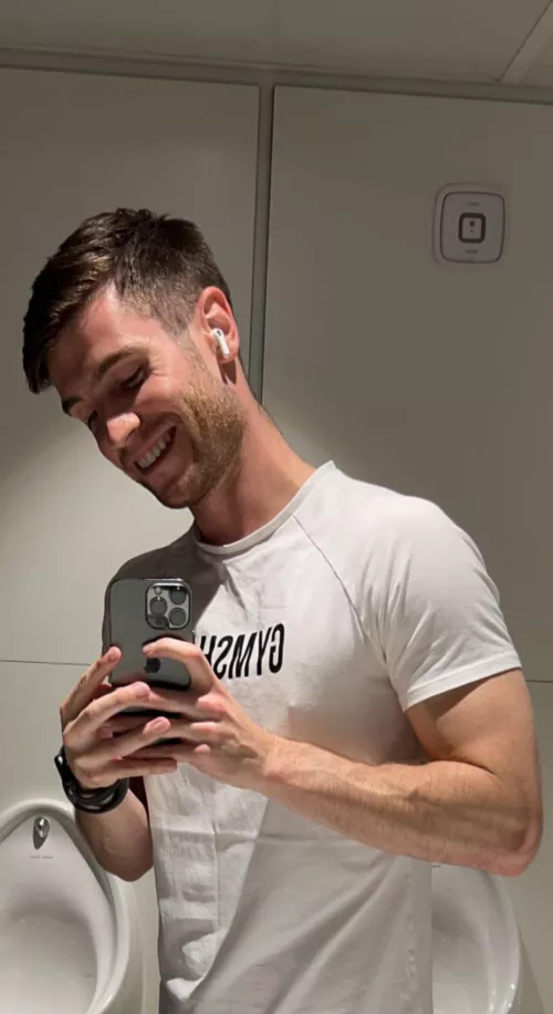 Shameless gym changing room selfie, hopefully this belongs here