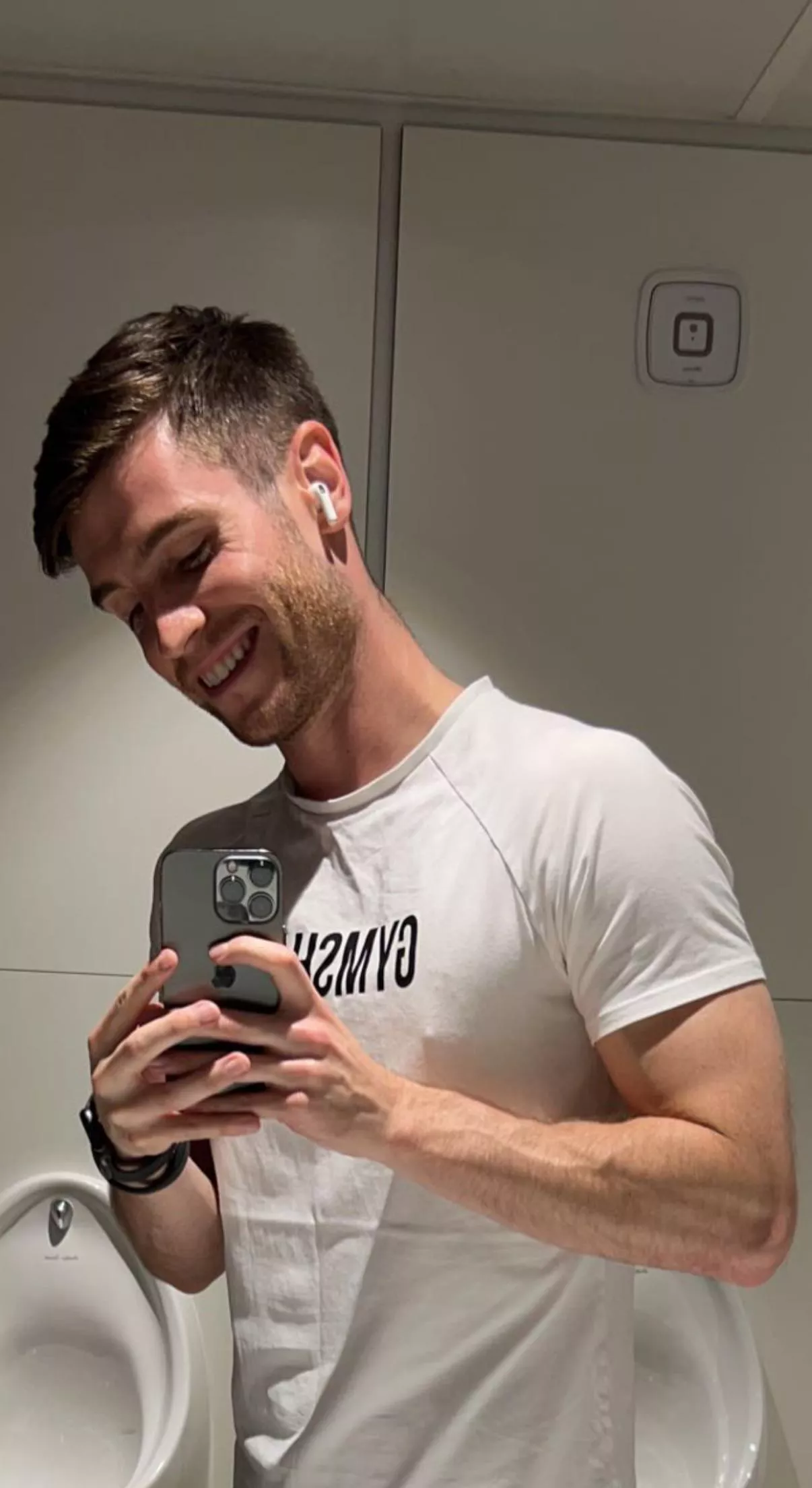 Shameless gym changing room selfie, hopefully this belongs here