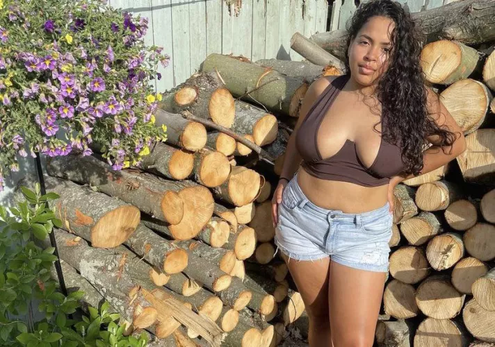 She could chop this 🪵