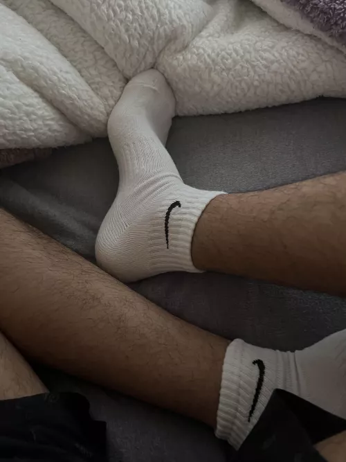 Should I post my toes without socks?(20)