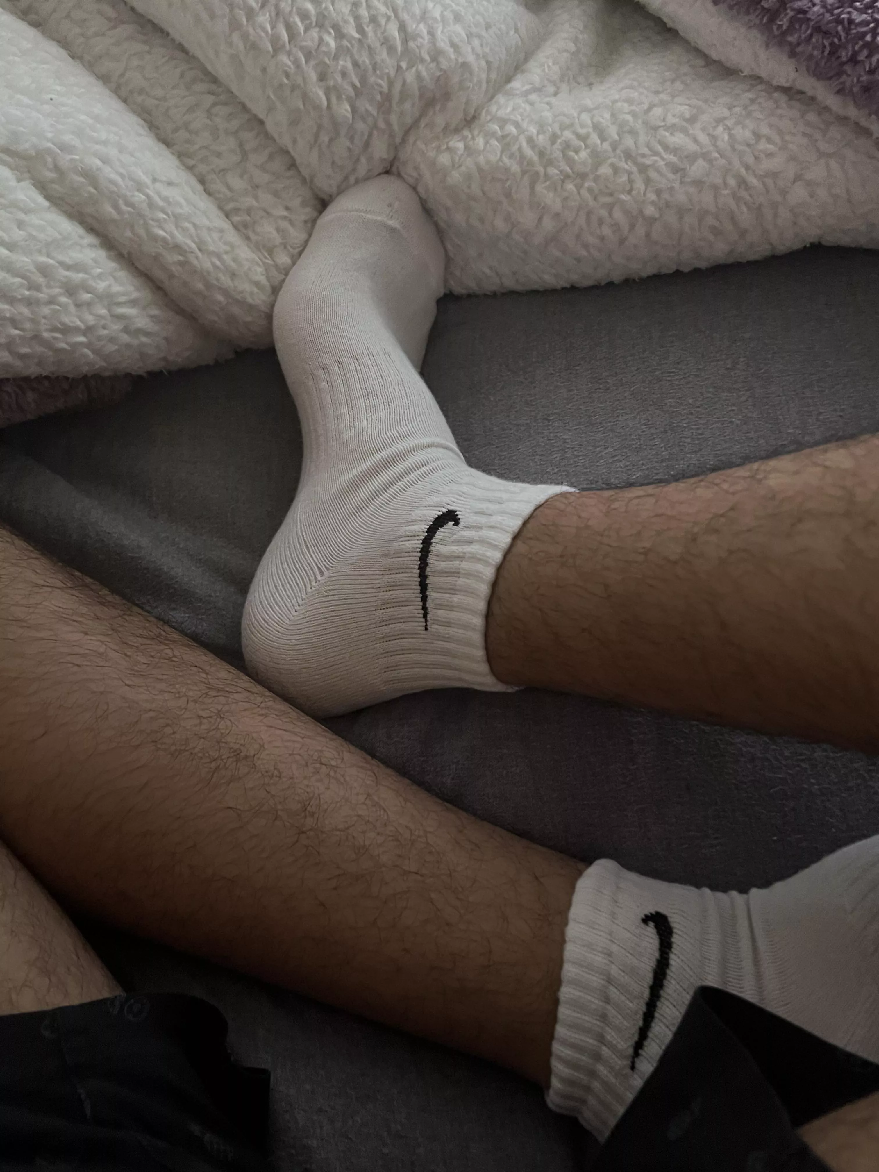 Should I post my toes without socks?(20)