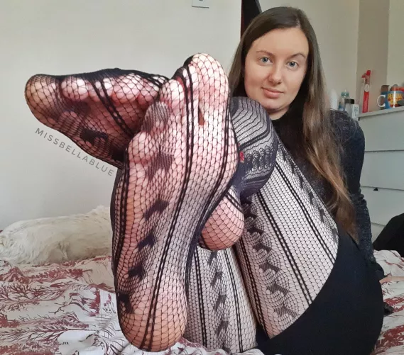 Showing off my plump soles in my new tights 🤤