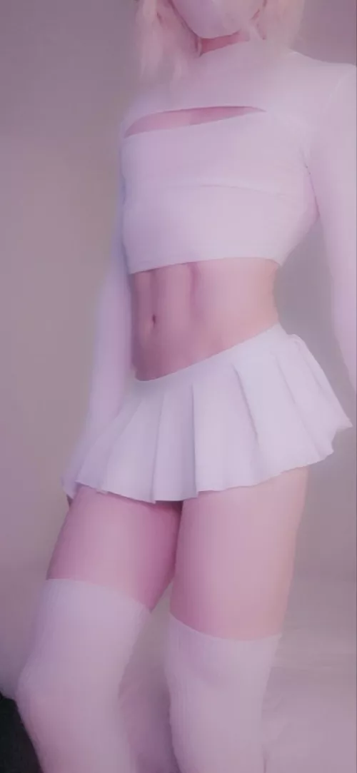 slightly obsessed with this all white fit 🤍